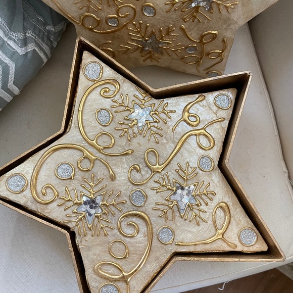 PRICE DROP! Gorgeous Gold & Silver Stackable Star Shaped Gift Boxes! - Picture 6 of 16